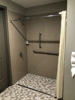 Bathroom shower - Bel Air Motel (Wood River)