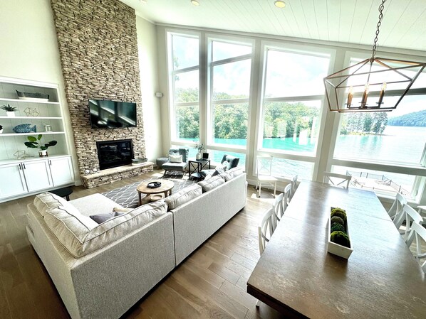 تلفزيون ذكي، مدفأة، كرة قدم الطاولة