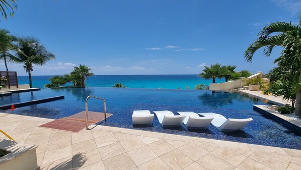 Piscine couverte, piscine extérieure