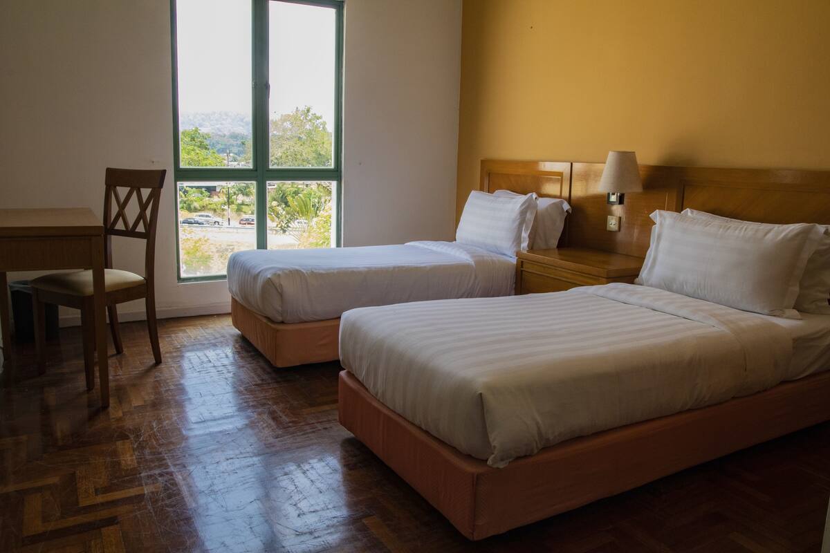 Deluxe-Apartment, 3 Schlafzimmer | Zimmersafe, Verdunkelungsvorhänge, schallisolierte Zimmer