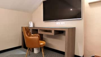 Quadruple Room | Down comforters, blackout drapes, soundproofing, iron/ironing board