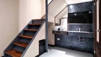 Quadruple Room | Down comforters, blackout drapes, soundproofing, iron/ironing board