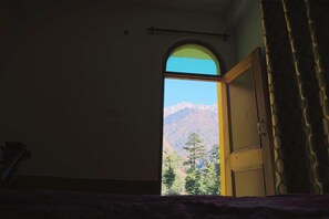 Balcony - Nomads Hostel (Bhuntar)