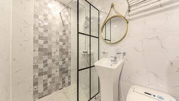 Standard Room | Bathroom shower