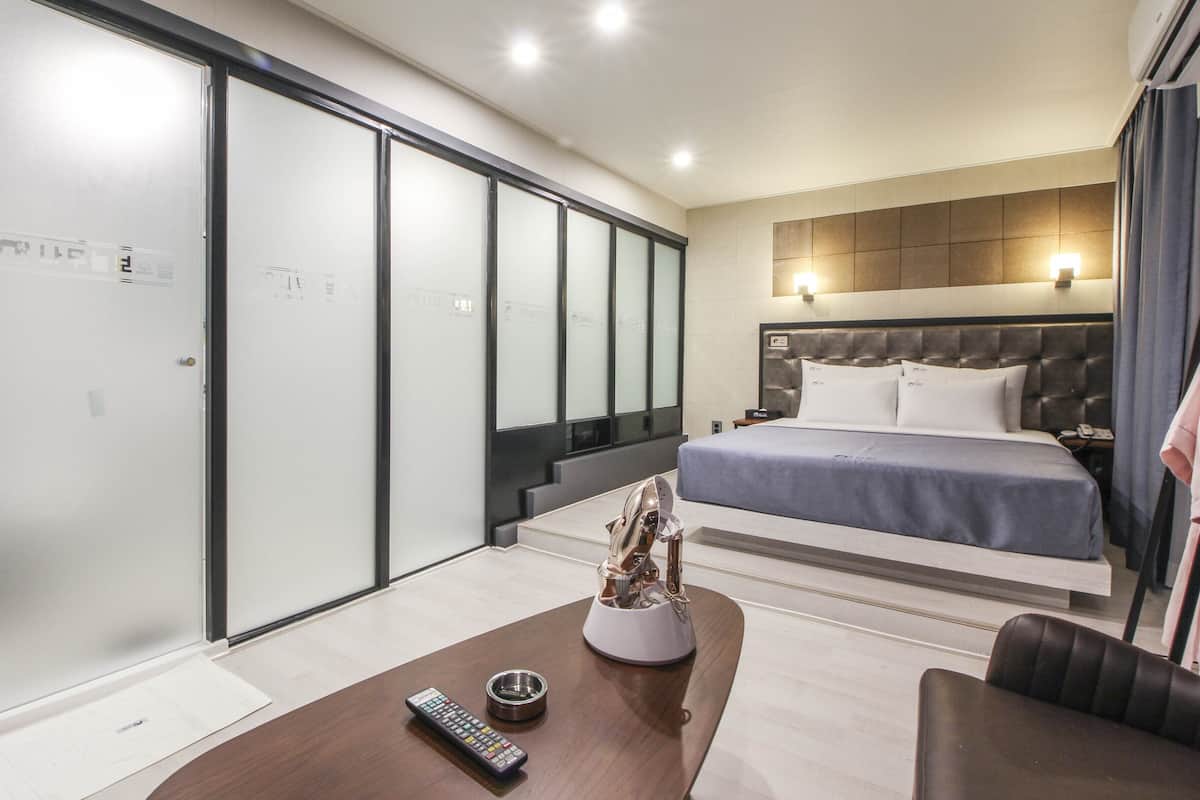 Room (Suite) | Premium bedding, memory-foam beds, individually decorated, desk