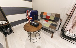 VIP | Premium bedding, memory-foam beds, individually decorated, desk - Neulbo Hotel (Changwon)