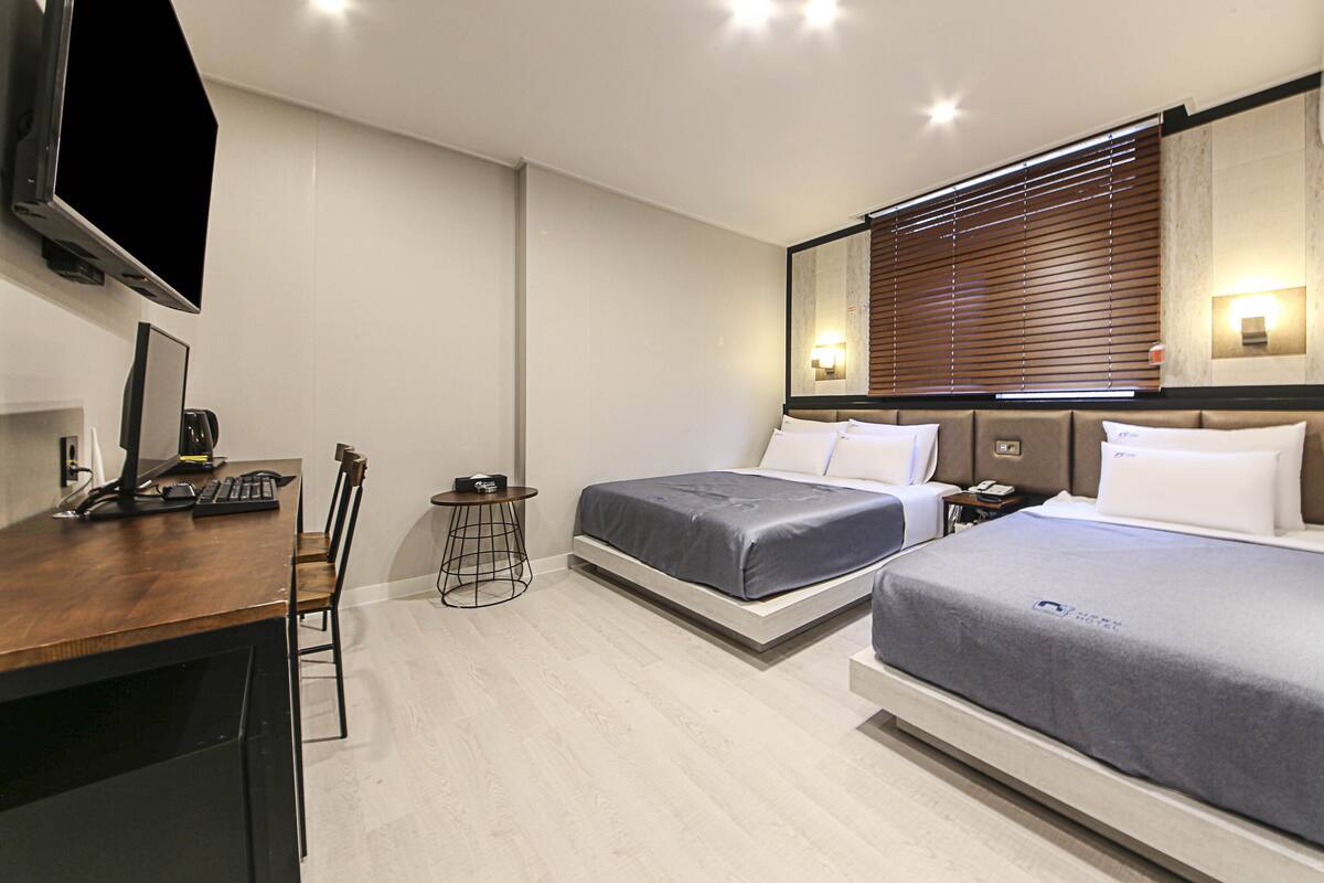 VIP Twin | Premium bedding, memory foam beds, desk, laptop workspace