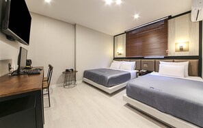 VIP Twin | Premium bedding, memory foam beds, individually decorated, desk - Neulbo Hotel (Changwon)
