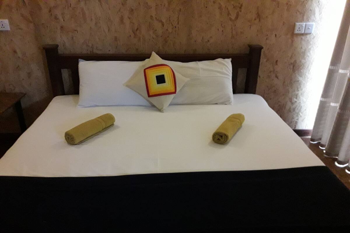 Lit avec matelas en mousse à mémoire, système d’insonorisation