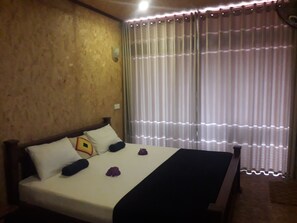 Memory-foam beds, individually furnished, soundproofing - THE NATURE LIFE HOTEL & HOSTEL (Ella)