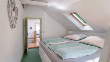 3 Schlafzimmer, Schreibtisch, schallisolierte Zimmer