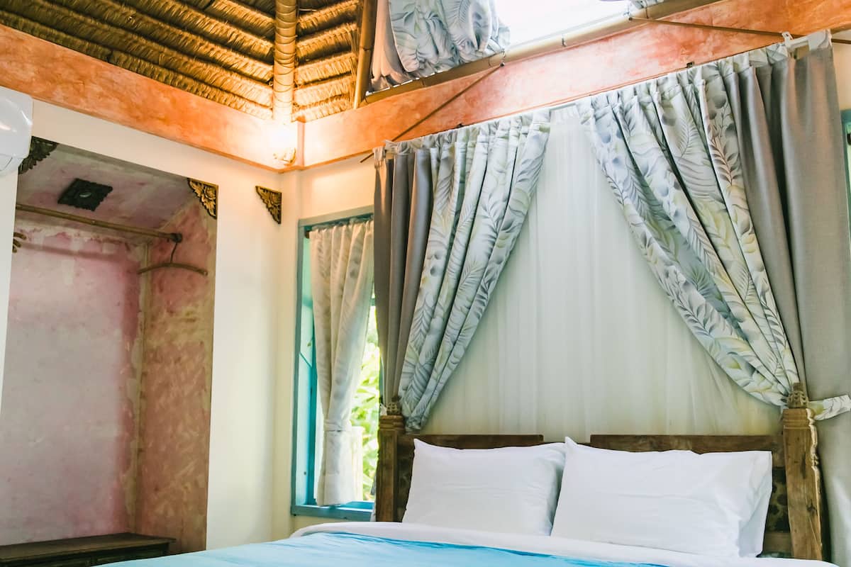 Minibar, desk, blackout curtains, free WiFi