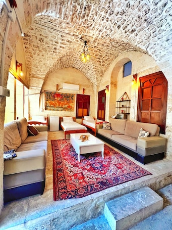 LEYLAK. Taskıran Otel