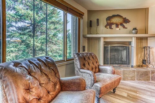 Updated 3 BR/2BA Snow Flower Ski In / Ski Out Condo - Park City Mountain Resort