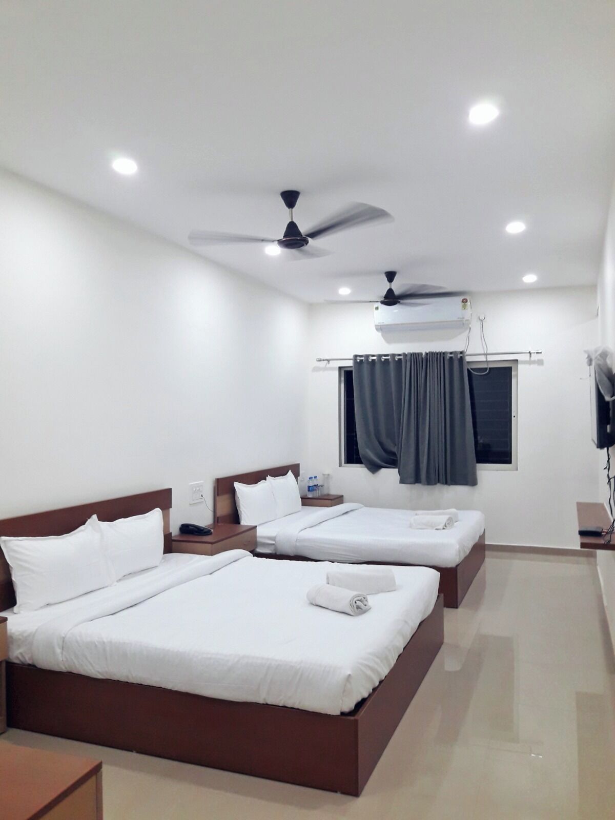 Studio Suite | Soundproofing, free WiFi