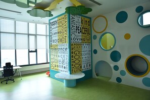 Tempat bermain anak – indoor