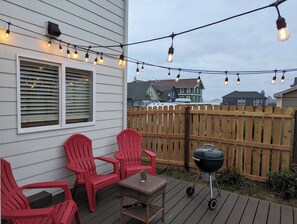 Terrace/patio - Ocean view house in Nye Beach (3B/2Ba) sleeps 8, by beach, shops & restaurants. (Newport)