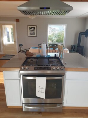 Fridge, microwave, oven, stovetop - Ocean view house in Nye Beach (3B/2Ba) sleeps 8, by beach, shops & restaurants. (Newport)