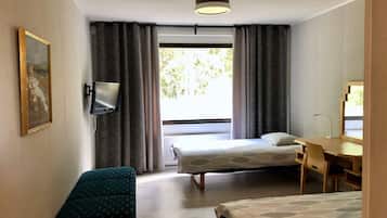 Kahden hengen huone (kaksi sänkyä) | Pimennysverhot, silitysrauta/-lauta, ilmainen Wi-Fi, vuodevaatteet