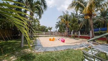Área de juegos infantiles al aire libre