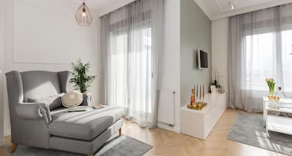 MM House - Adults Only