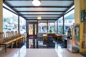 Interior entrance - Family Homestay (Liuqiu)