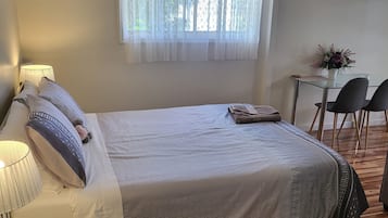 1 dormitori, planxa i posts de planxar, wifi gratuïta i roba de llit