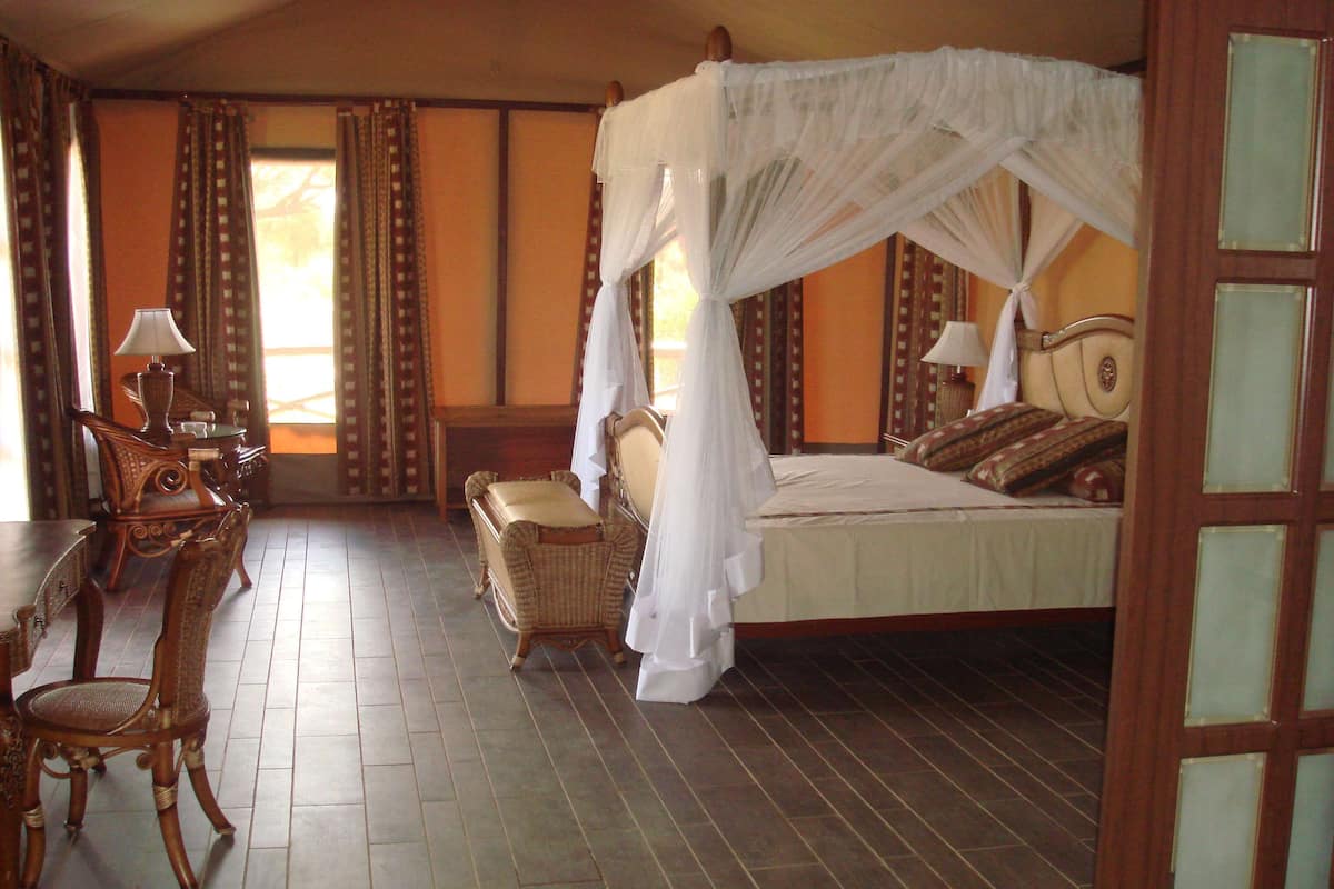 Superior Tent | In-room safe, desk, iron/ironing board, free WiFi