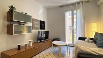 Apartemen (2 Bedrooms) | Area keluarga | Televisi 65-inci dengan saluran TV kabel