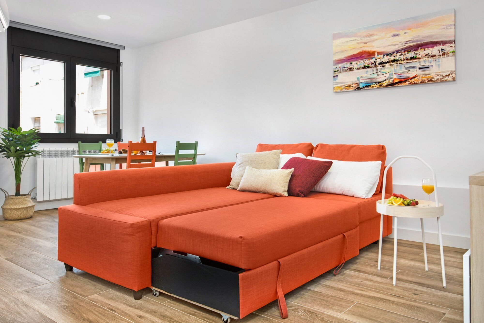 Apartamento, 2 quartos | Sala de estar | TV 65 polegadas com canais a cabo