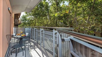 Apartment (2 Bedrooms) | Balcony