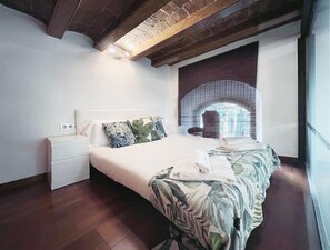 Apartment (2 Bedrooms) | 2 bedrooms, iron/ironing board, free cots/infant beds, free WiFi - Stay U-nique Apartments Plaça Universitat (Barcelona)