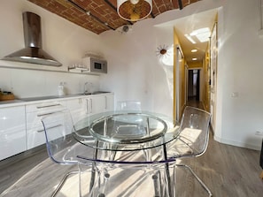 Apartment (2 Bedrooms) | Private kitchen | Full-sized fridge, microwave, oven, stovetop - Stay U-nique Apartments Fontrodona (Barcelona)