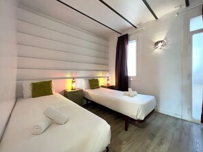 Departamento (2 Bedrooms) | 2 habitaciones, escritorio y tabla de planchar con plancha 