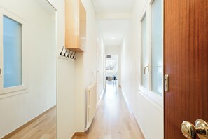 Interior entrance - Stay U-nique Apartments Rambla Catalunya (Barcelona)