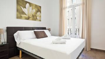 2 slaapkamers, een strijkplank/strijkijzer, gratis babybedden