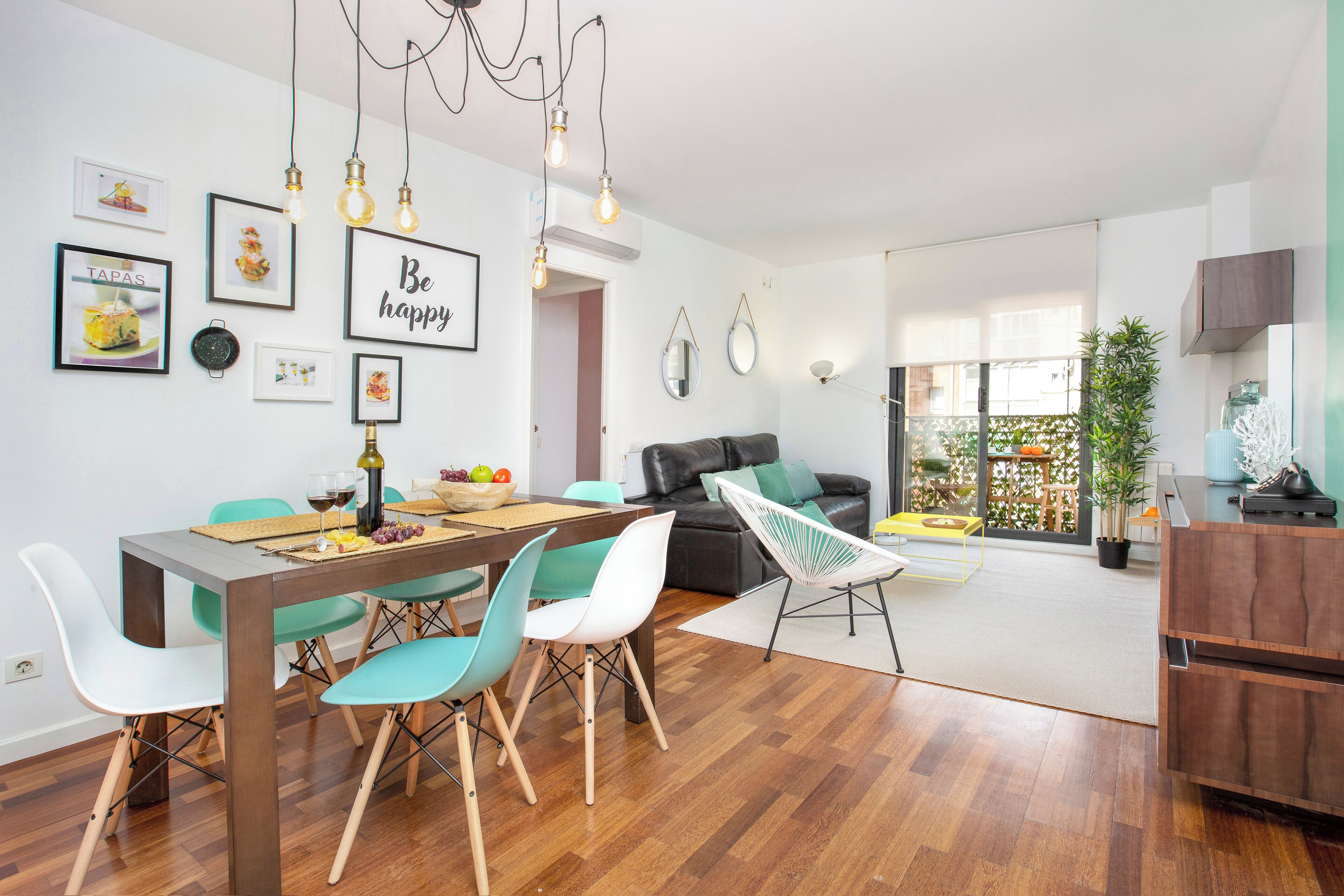 Apartment (4 Bedrooms) | Living area