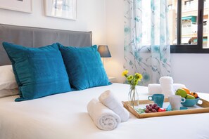 Apartment (4 Bedrooms) | 4 bedrooms, iron/ironing board, free cots/infant beds, free WiFi - Stay U-nique Apartments Ricart (Barcelona)