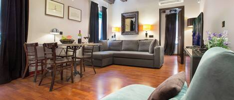 Apartment (1 Bedroom) | Wohnbereich
