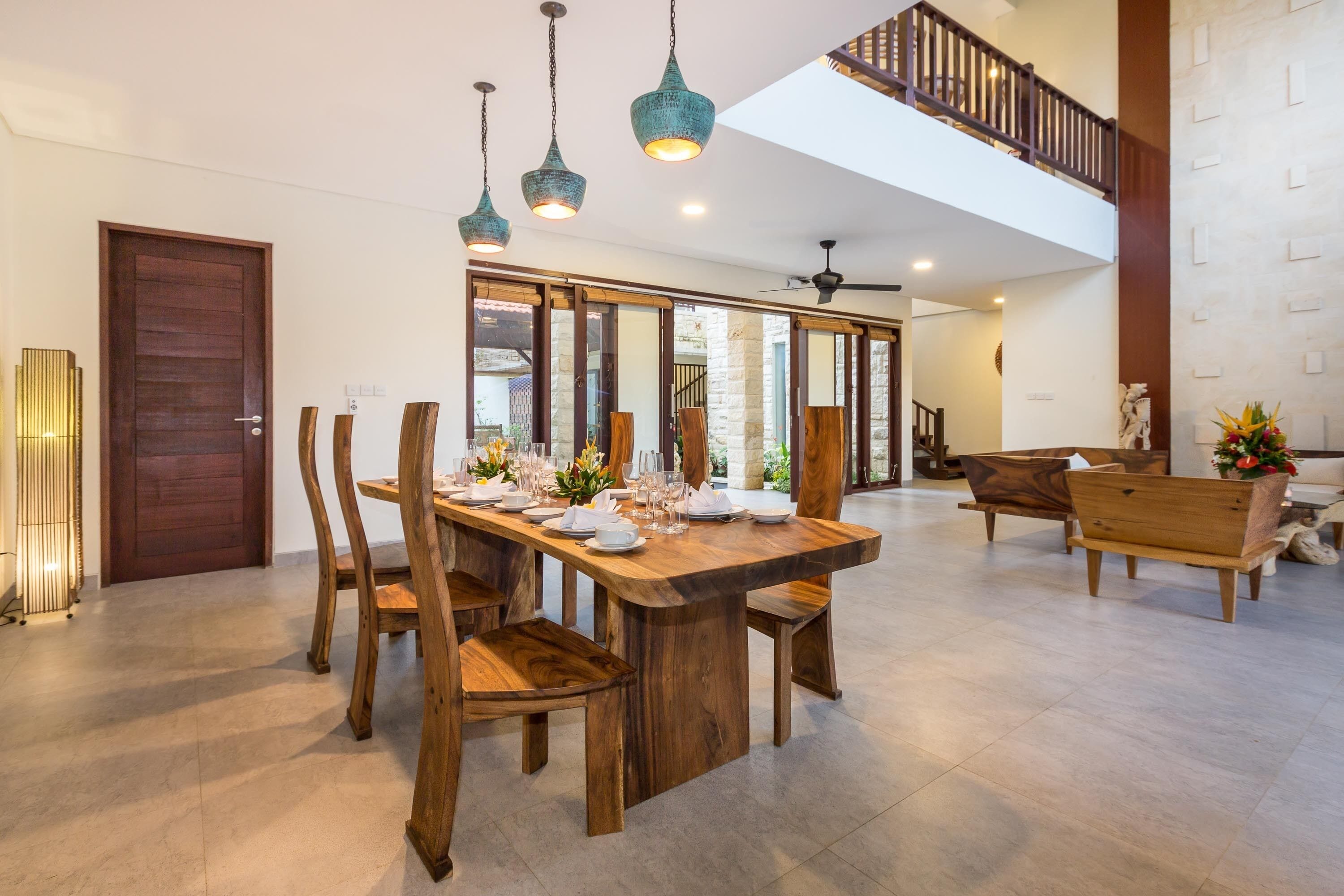 Vila, 4 quartos, piscina particular, vista para a piscina | Cozinha privada | Geladeira, micro-ondas, cooktop, cafeteira/chaleira