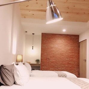 Escritorio, sistema de insonorización, wifi gratis y ropa de cama 