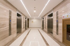 Hallway - Ami Splendid Infinity Pool (Ho Chi Minh City)