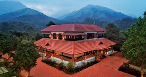 المنشأة من الخارج