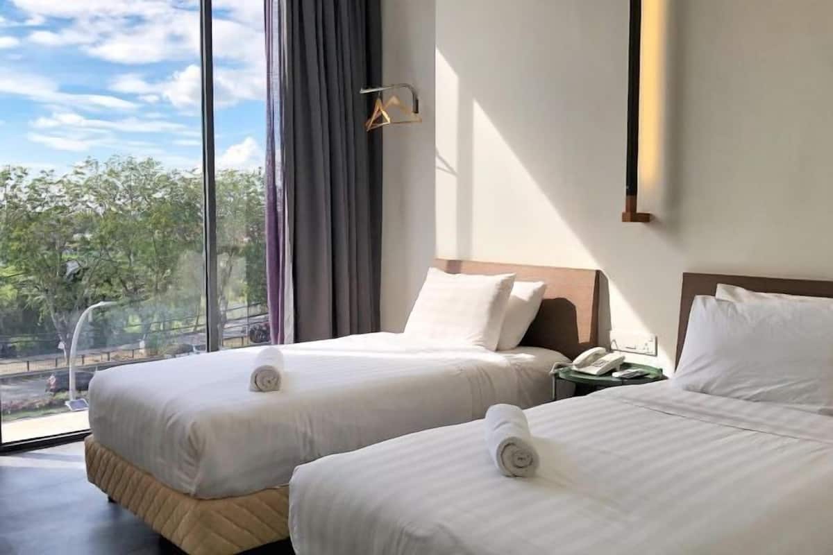 Desk, blackout drapes, iron/ironing board, free WiFi