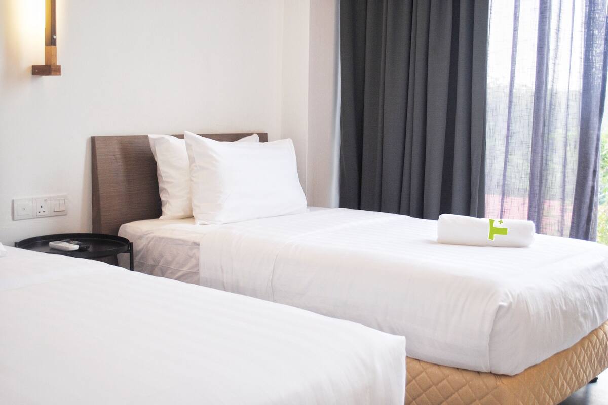 Standard Twin Room | Desk, blackout drapes, iron/ironing board, free WiFi