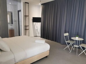 Desk, blackout drapes, iron/ironing board, free WiFi - T+ Premium Hotel (Alor Setar)