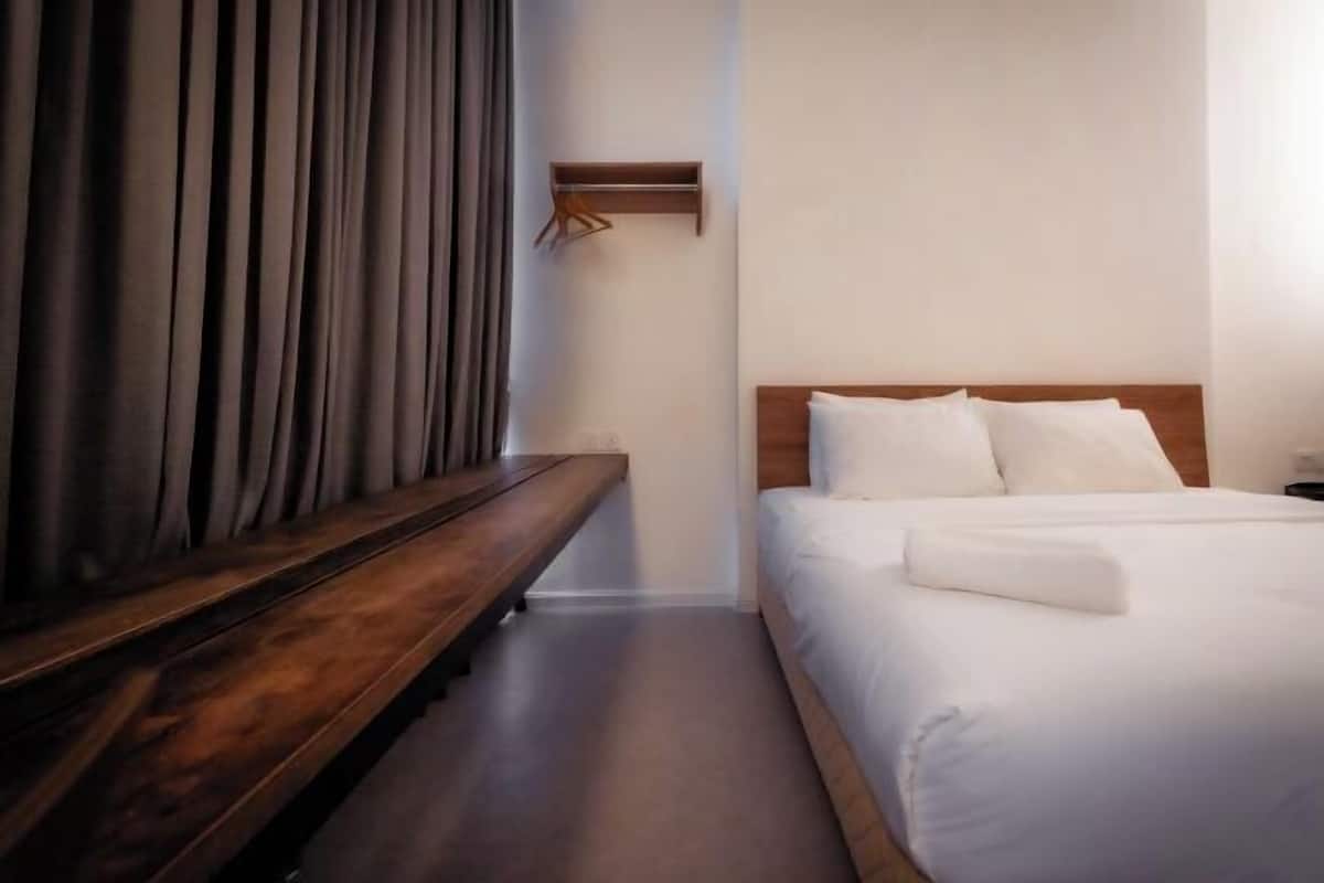 Desk, blackout drapes, iron/ironing board, free WiFi