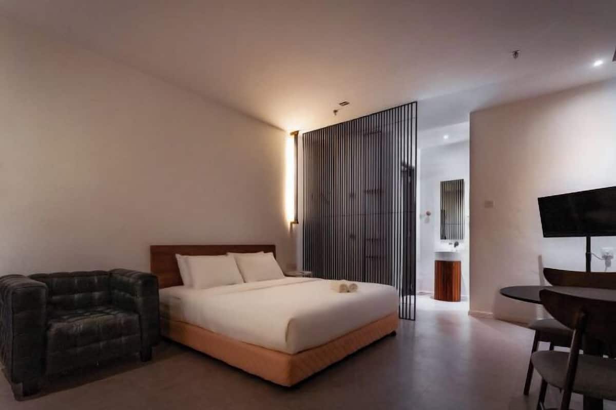 Desk, blackout drapes, iron/ironing board, free WiFi