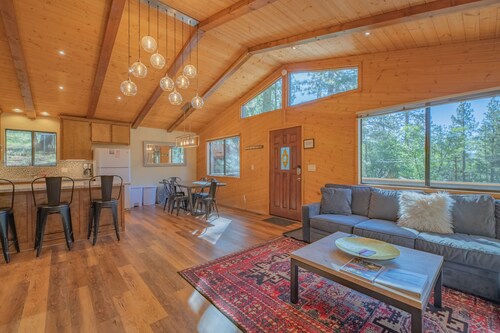 Mellow Moonridge - Cozy 2 bedroom, Smart TV, Barbecue, Deck