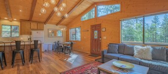 Mellow Moonridge - Cozy 2 bedroom, Smart TV, Barbecue, Deck